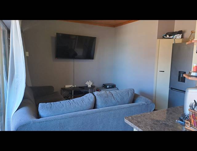 2 BEDROOM APARTMENT FOR SALE IN JEFFREYS BAY CENTRAL